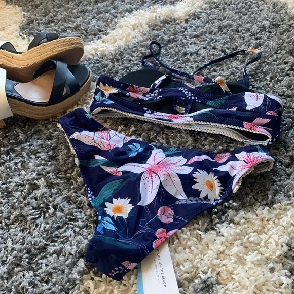 NWT Cupshe Navy Floral Cutout Bikini Set - Picture 3 of 10